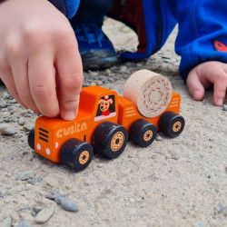 Tracteur et sa remorque en bois 