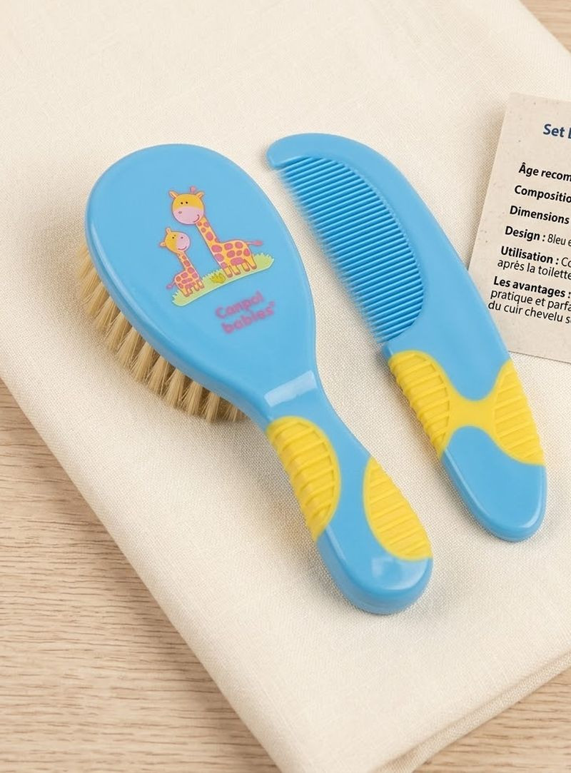 Brosse à cheveux et peigne...