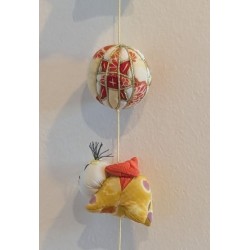 Guirlande de hochets en tissu et grelots 