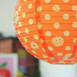 Boule japonaise en papier  motif: pois orange 