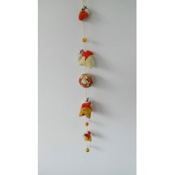 Guirlande de hochets en tissu et grelots 
