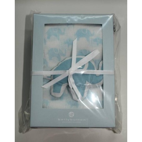 Coffret avec  2 grands 'langes bleus' + un hochet