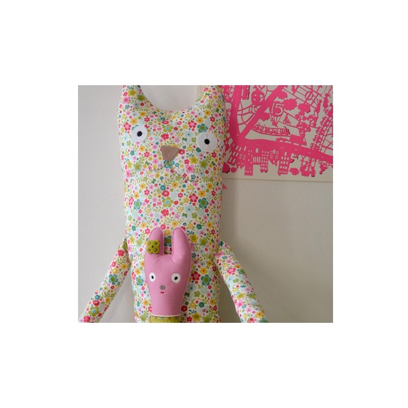 Doudou 'Big Lovecat' fleuri Mini labo