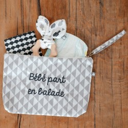 Pochette de toilette  "Bébé part en balade" 