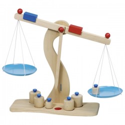 Balance en bois + 6 poids