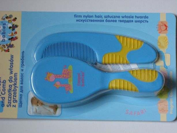 Brosse à cheveux et peigne...