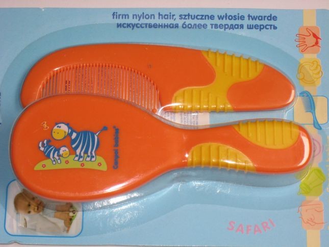 Brosse à cheveux et peigne...