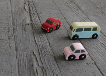 Les petites voitures en bois