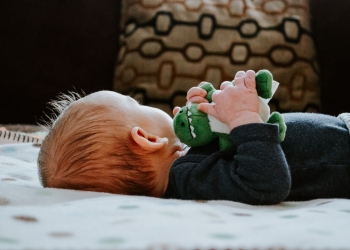 Comment nettoyer le cou de bébé?